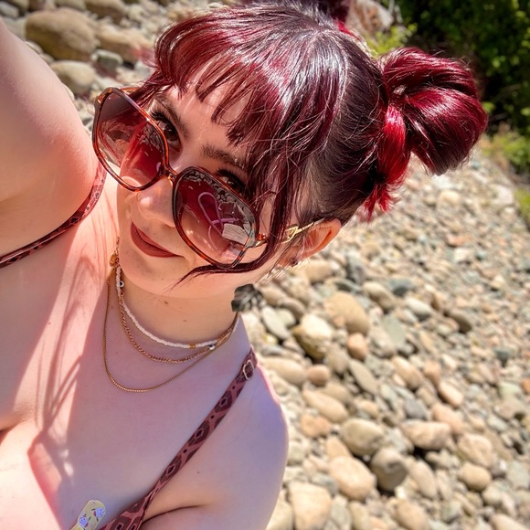 Meet your Posher, Isabella - Picture 1 of 7